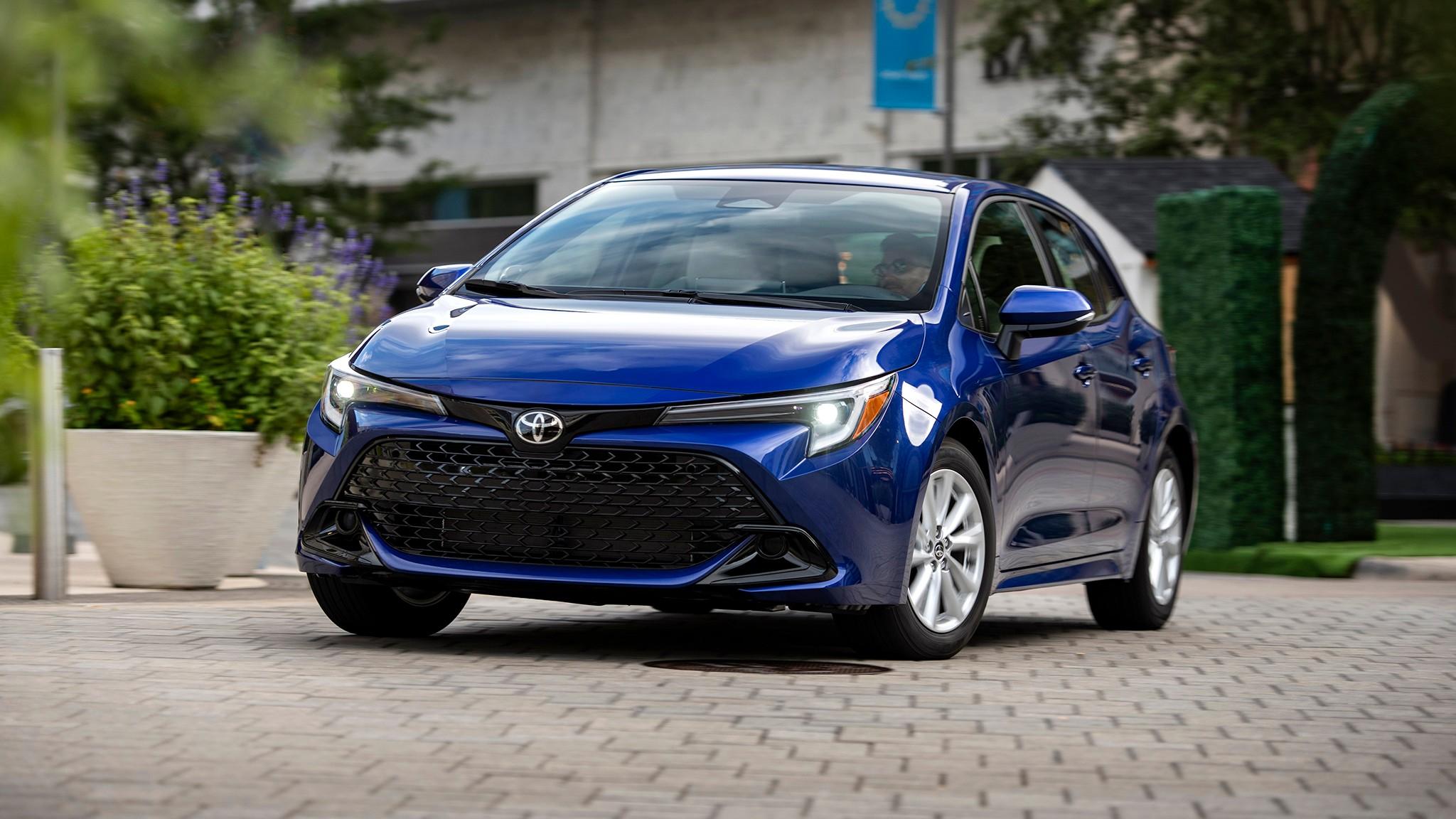 Toyota Corolla (Sedan & Hatchback) 2025 Review: Still the Smartest Compact Car for Everyday Drivers?